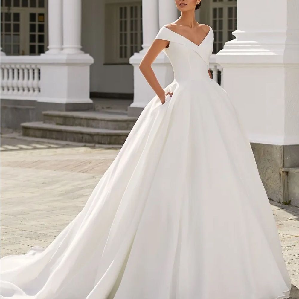 Pronovias Farrah Wedding Dress - Brand New/Unaltered - Picture 5 of 5